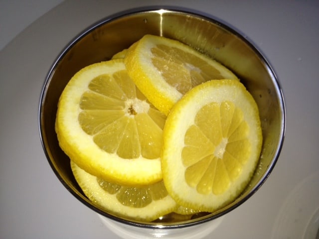 sliced lemons in steel mira container