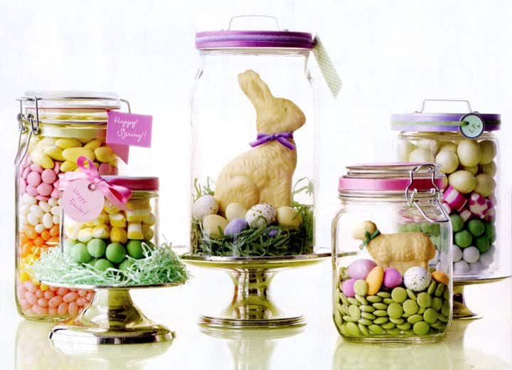 A gift idea for Easter is this mason jar craft filled with colorful candy, peeps, chocolate bunnies, robin eggs and decor items. Easy, cute and so adorable to use as craft ideas.