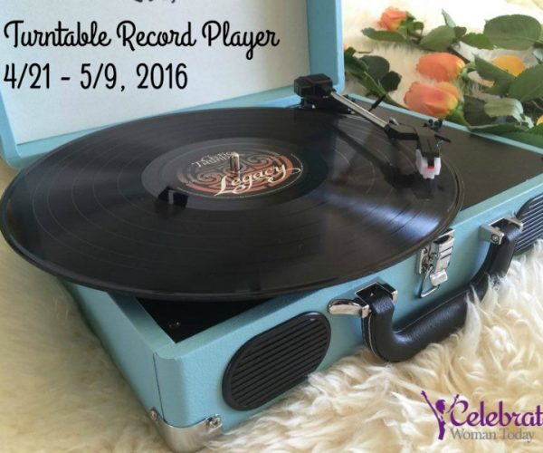 Listen To Your Music From A Gorgeous Antique-Looking Turntable Record Player