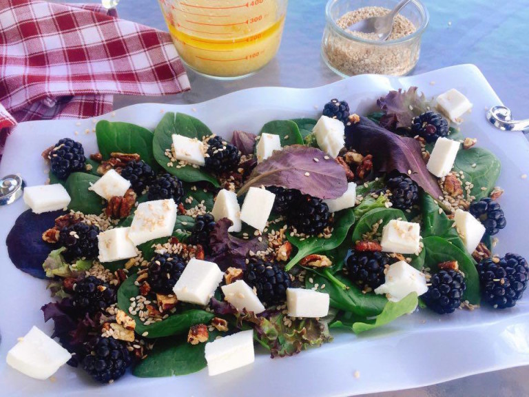 Blackberry Mozzarela Spring Salad