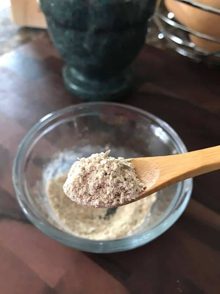 Keep your skin hydrated during dry and cold season with an easy oatmeal face mask! Here’s a quick DIY oats facial mask that would boost your moisture level and improve skin elasticity.