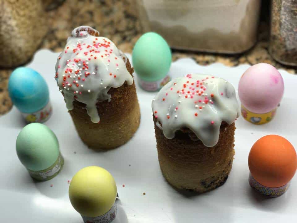 EASTER Kulich white glaze sprinkles