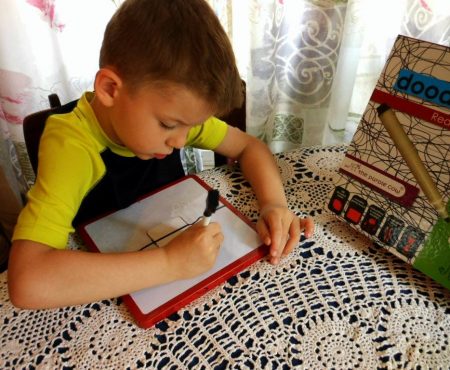 HOW-TO Sharpen Fine Motor Skills In Your Child? Play Doodle a Droodle!