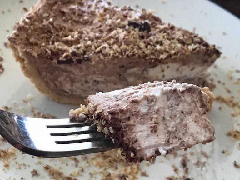 No Bake Bailey's Chocolate Pie Recipe
