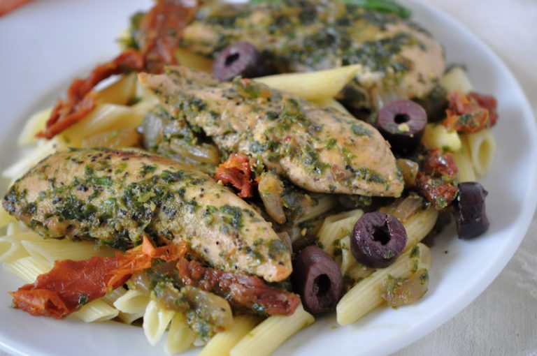 Healthy chicken pesto pasta with sun-dried tomatoes, easy recipe for dinner