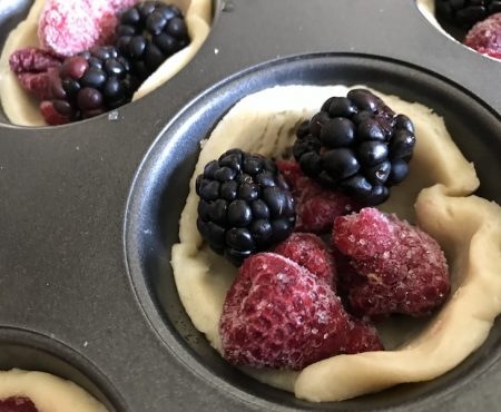 HOW TO Bake Lightly Sweetened Mini Mixed Berry Tart In Minutes