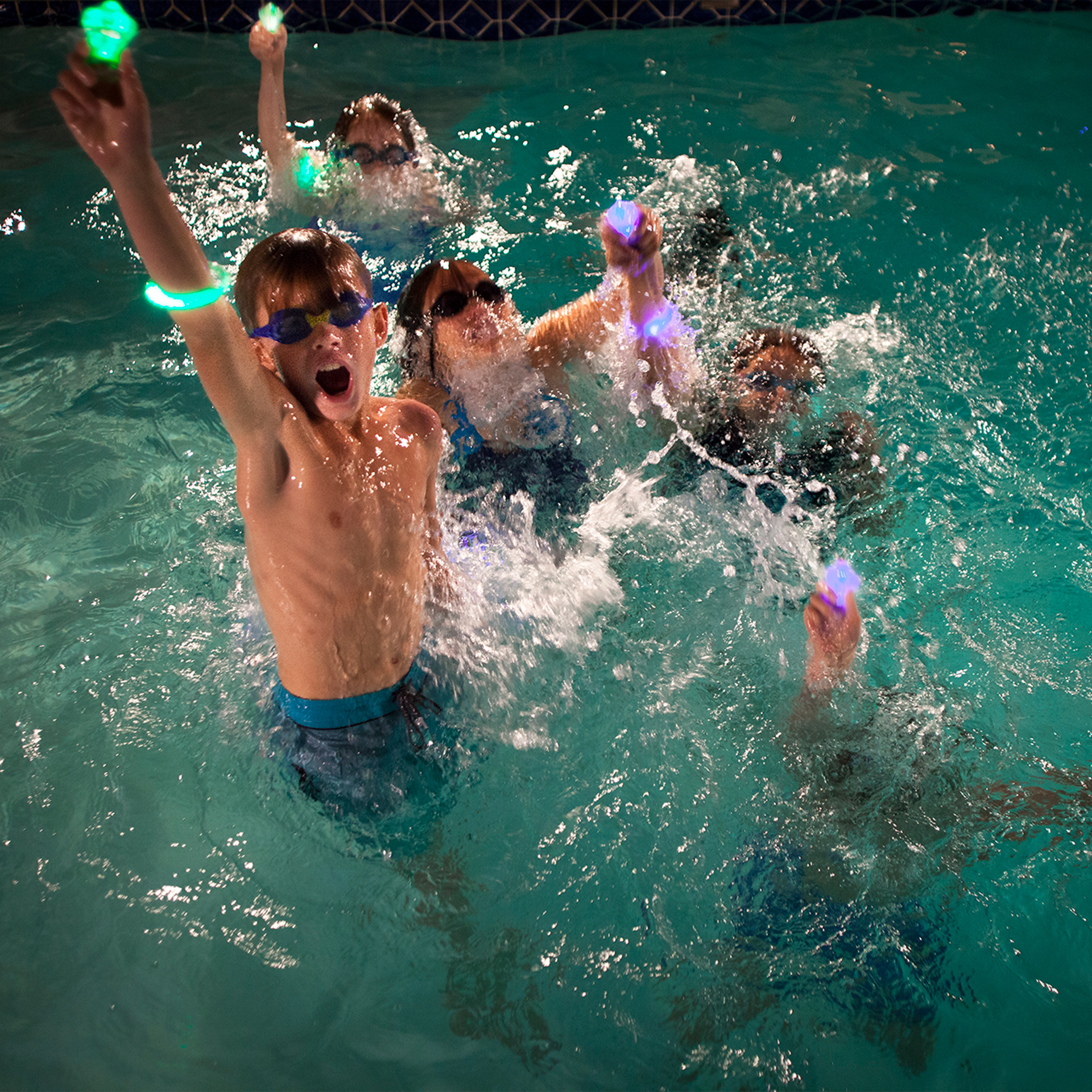 children playing dive diamonds game