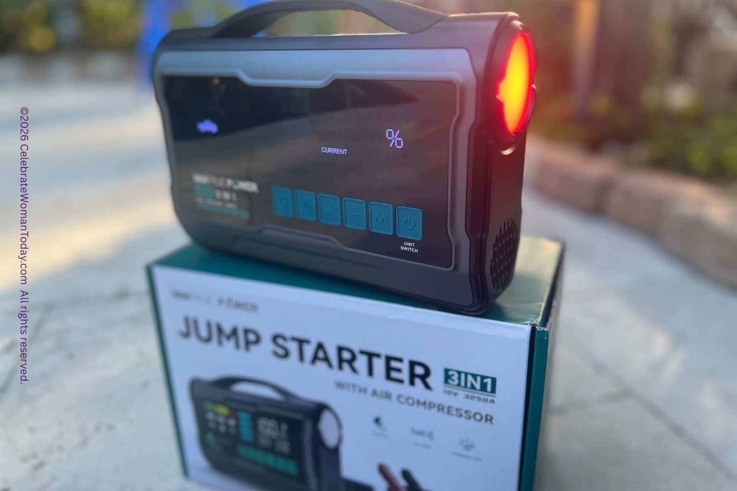 Vantrue JS3 jump starter and air compressor with digital display